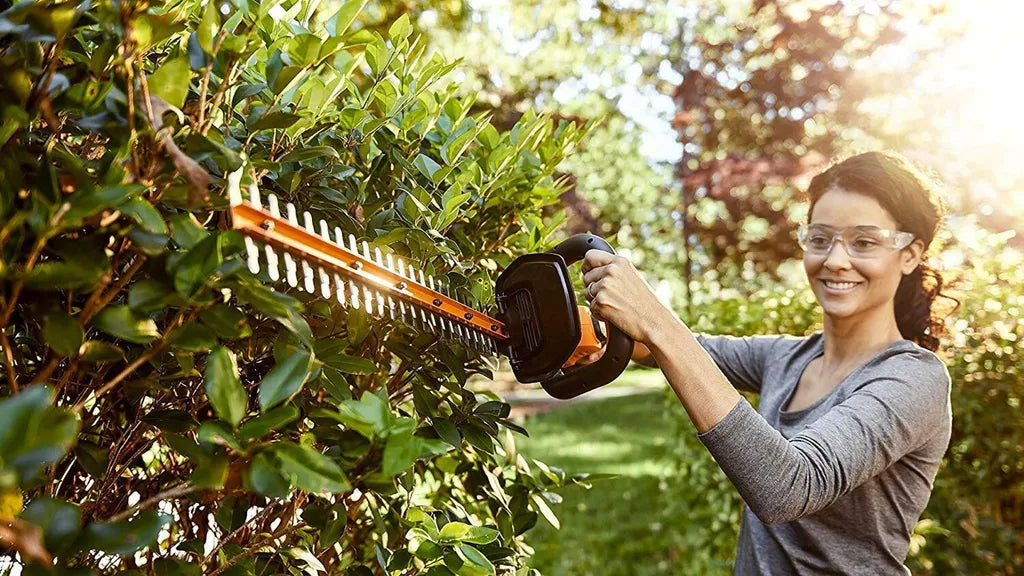 Battery And Electric Hedge Trimmers