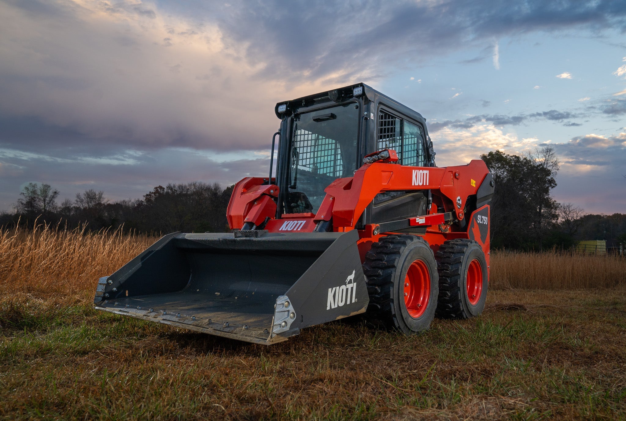 KIOTI Bucket Compact Construction