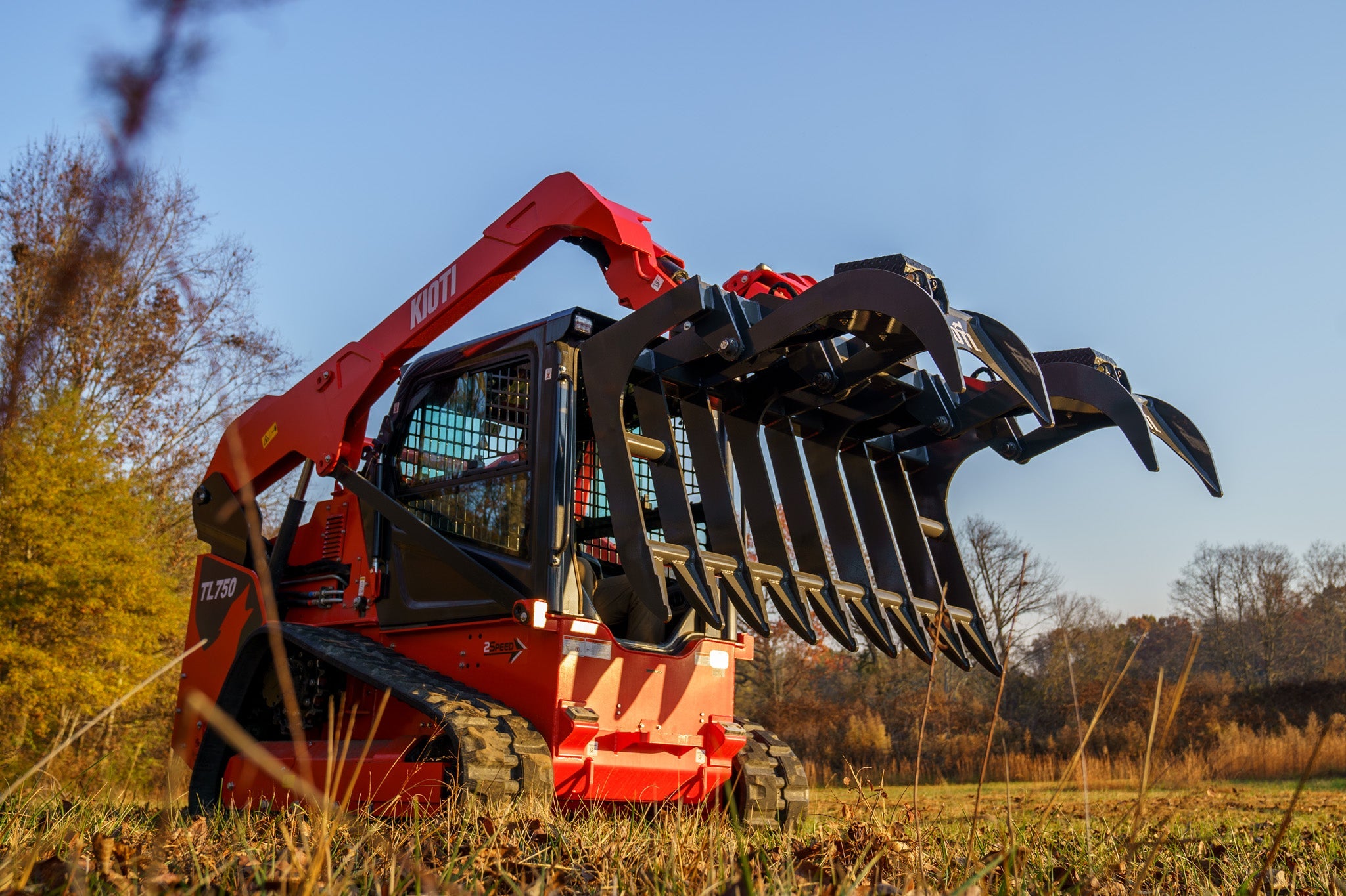 KIOTI Grapple Compact Construction